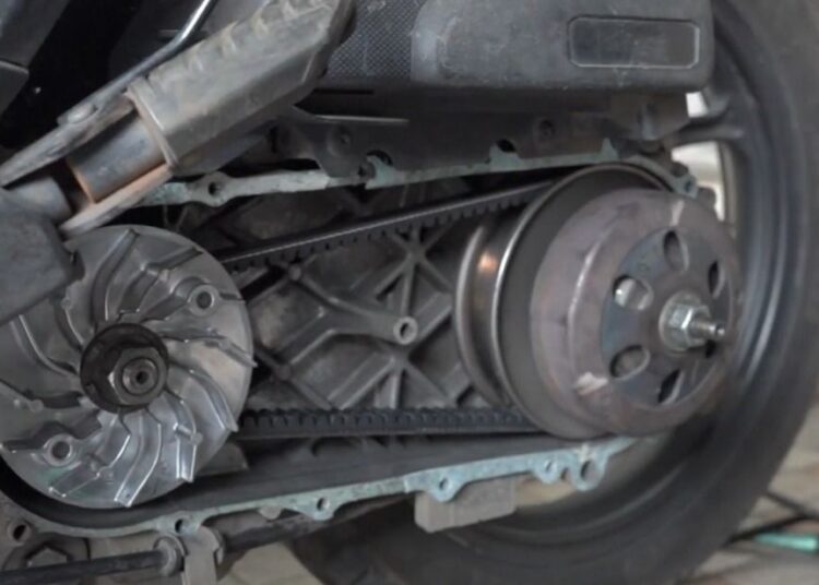 Cara Bersihkan V-Belt Motor Matic, Hindari Cairan Ini!