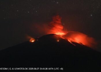 Gunung Ile Lewotolok Meletus Dua Kali dalam Satu Jam
