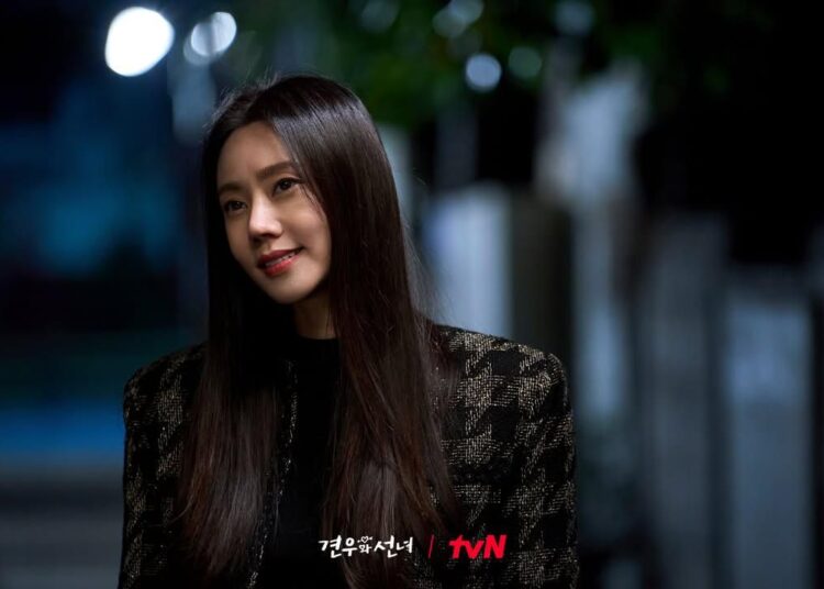 3 Teori Menggemparkan Soal Kupu-kupu di Akhir Head Over Heels