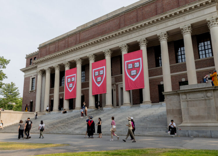 Harvard Bantah Teken Kesepakatan US$500 Juta untuk Berdamai dengan Trump